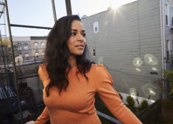 De TikTok a Netflix: Sarah Cooper, Artista Revelación de AP