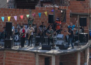 Desorden Público llevó su música contestaría a las casas de Petare