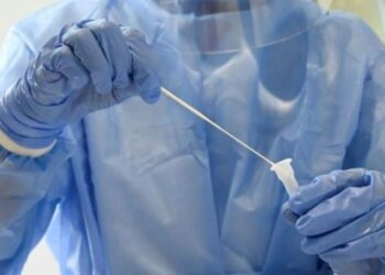 Nueva cepa del coronavirus, más contagiosa, preocupa a epidemiólogos