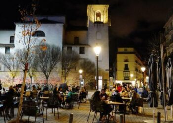 Españoles confían en que la lotería de Navidad traiga suerte durante la crisis del COVID-19