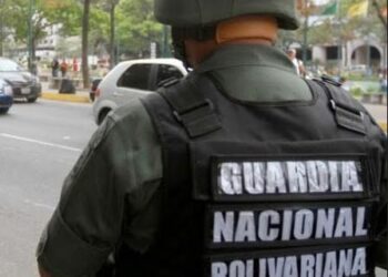GNB apresó a tres sujetos con pistolas y marihuana
