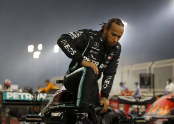 Hamilton da positivo al COVID-19, no estará en GP de Sakhir