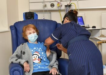 Gran Bretaña inicia las vacunaciones contra el COVID-19