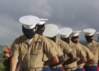 Honran a víctimas en Pearl Harbor en acto reducido por COVID-19