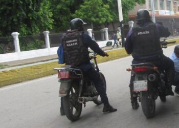 Atraparon a dos individuos por hurto de acero y uso de moto solicitada