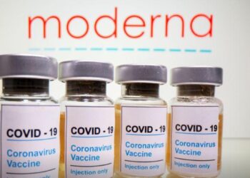 EEUU comienza a distribuir vacuna de Moderna para aumentar inmunización contra COVID-19
