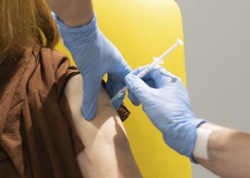 BioNTech y Pfizer piden a la UE que autorice su vacuna