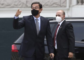 Expresidente de Perú se niega a declarar ante el Parlamento