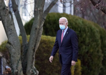 Biden sorprende a activistas con iniciativa para inmigrantes