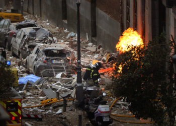 Fuerte explosión destruye edificio en centro de Madrid