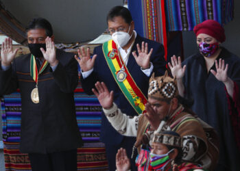 Presidente de Bolivia celebró feriado y criticó a antecesora