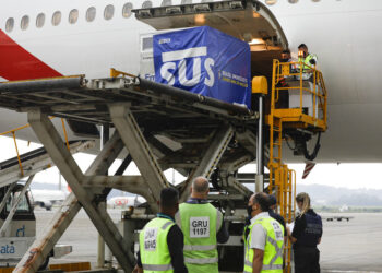 Brasil recibe 2 millones de vacunas contra Covid