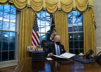 Demócratas frenan expectativas sobre ley migratoria de Biden