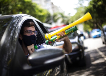 Brasileños exigen destitución de Bolsonaro por pandemia