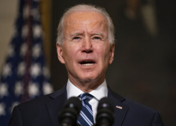 Biden tomará medidas para ampliar el seguro médico en EEUU