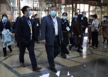 Equipo OMS visita hospital que tuvo 1ros casos de Covid-19