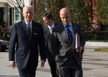 Biden designa a colombiano como asesor para América Latina