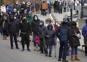 AP: Vacunación en EEUU muestra brecha racial