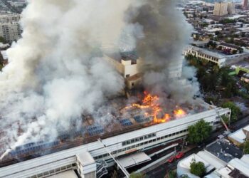 Incendio en hospital de Santiago de Chile obligó evacuación de pacientes
