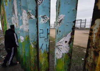 Biden suspende construcción de muro en frontera sur de EEUU