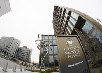 Agencia de la UE avala vacuna de Moderna contra el COVID-19