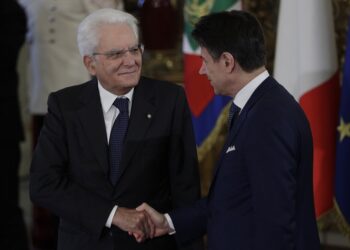 Renuncia el premier italiano Conte tras perder apoyo