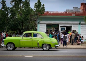 Cuba ya no aceptará depósitos de dólares en efectivo