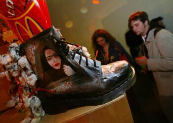 Fabricante de botas Dr. Martens venderá acciones al público