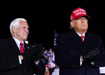 Vicepresidente Mike Pence rechaza aplicar 25ta enmienda contra Trump