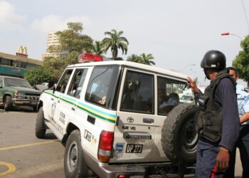 ﻿Apresaron a dos hombres con armas rudimentarias y marihuana
