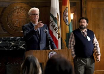 Ted Danson y Holly Hunter unen fuerzas en “Mr. Mayor”