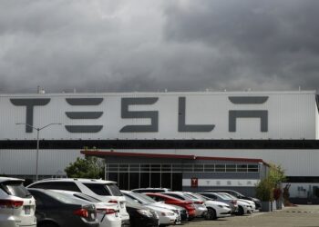 Ventas de Tesla aumentan, pero falla su objetivo de entrega