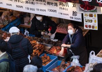 Tokio bate récord de casos, gobierno valora emergencia