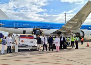 Llegó primer lote de vacunas contra Covid a Ecuador