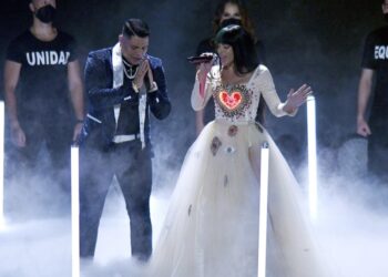 Homenajes y actuaciones en abundancia en los premios "Premio Lo Nuestro"