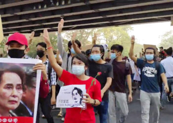 Myanmar reanuda acceso a Internet entre crecientes protestas