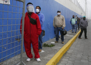 Ecuador vota en comicios presidenciales en medio de pandemia