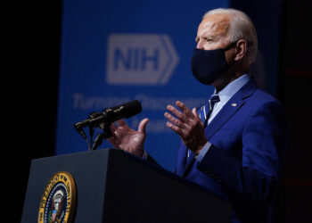 Biden quiere cuadruplicar admisión de refugiados