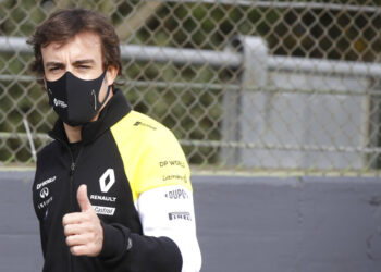 Fernando Alonso fue operado con éxito de la mandíbula