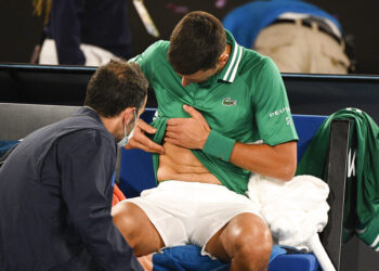Novak Djokovic se lesiona en Australia