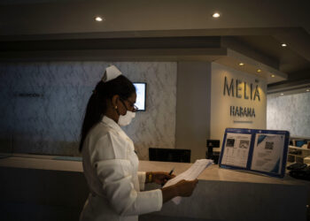 Cuba abre hoteles para aislamiento obligatorio de viajeros