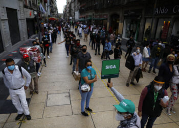 México reduce nivel de alerta por Covid en la mitad del país