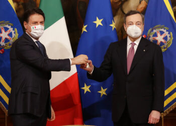 Draghi toma mando de Italia, centrado en combatir pandemia