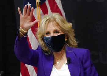 Jill Biden dice que las cosas mejoran después del divorcio