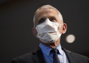 Fauci: habrá vacunas para todos en EEUU en abril