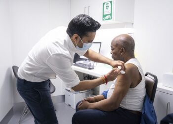 Gran Bretaña: Estudio apoya demorar la segunda dosis de vacuna