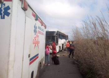 Una niña pereció en un vuelco de autobús en la vía Cantaura-El Tigre
