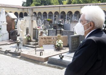 El Papa y otros saludan a los trabajadores de la salud en el aniversario de Covid-19