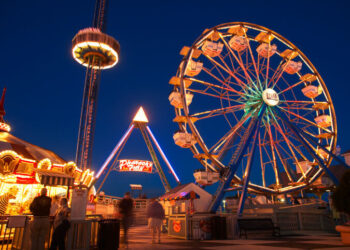 Nueva York abrirá parques de diversiones y campamentos nocturnos en los próximos meses