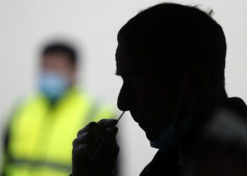 ¿Cómo rastrean los expertos las variantes del coronavirus?